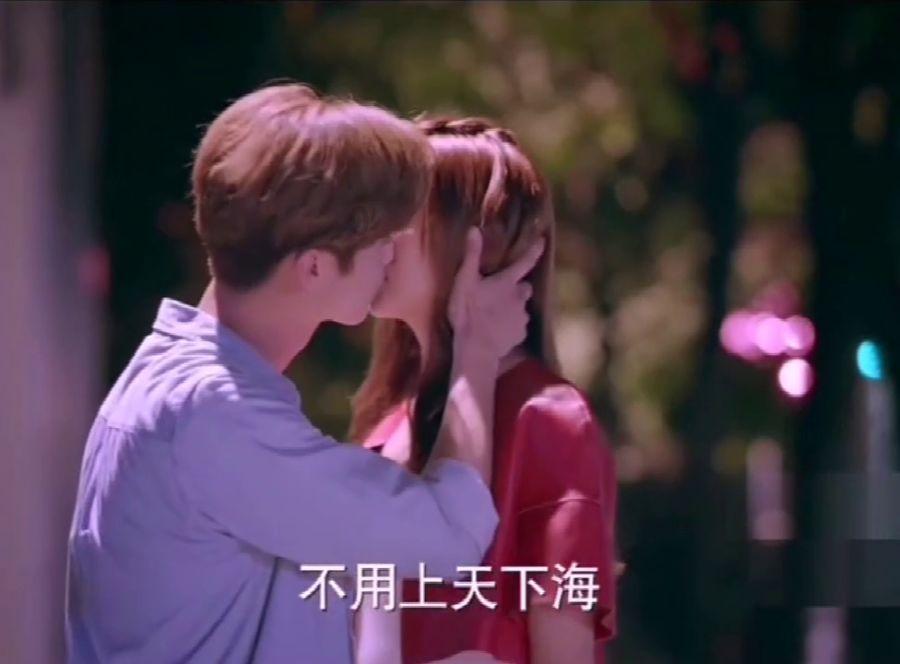 女人喜欢男人。。。为啥女不明显。。女说让他玩段时间，和她闺蜜玩也行，过段时间就收了男人啥意思？游戏画面